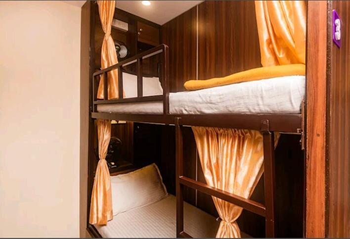 Almas Dormitory 24 Hours Aircondition Мумбаї Екстер'єр фото