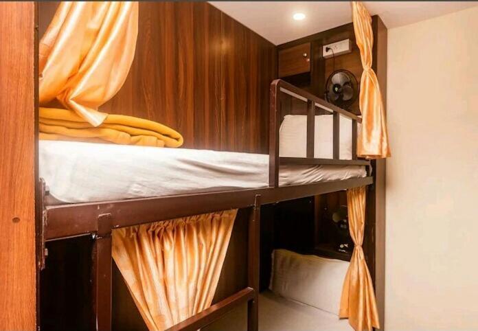 Almas Dormitory 24 Hours Aircondition Мумбаї Екстер'єр фото