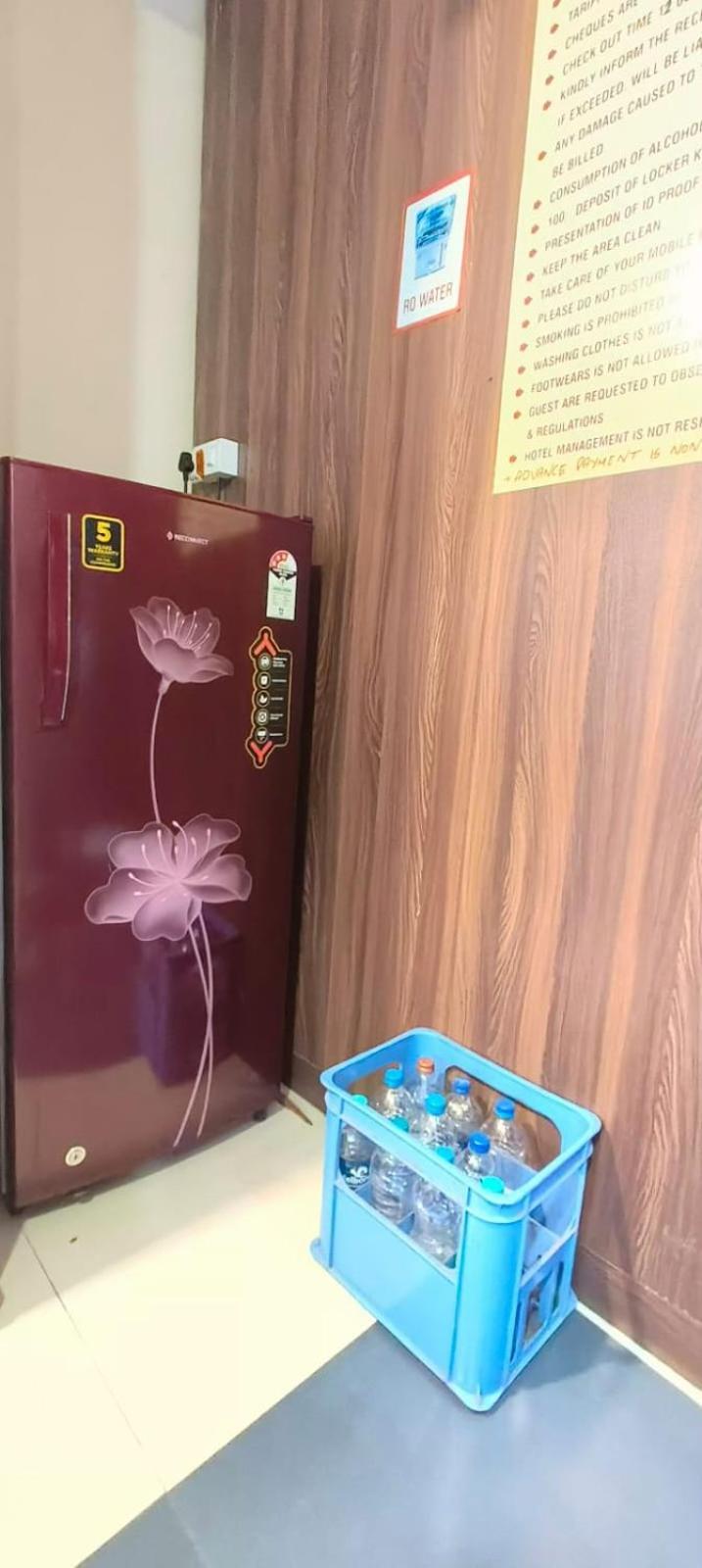 Almas Dormitory 24 Hours Aircondition Мумбаї Екстер'єр фото